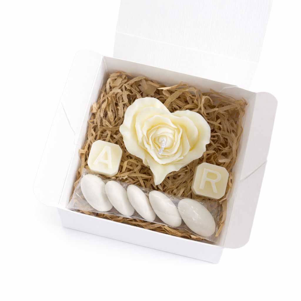 CANDELA ROSA A CUORE 5,5CM X 4,5CM CON INIZIALI