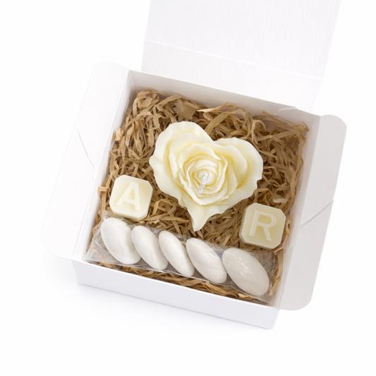 CANDELA ROSA A CUORE 5,5CM X 4,5CM CON INIZIALI