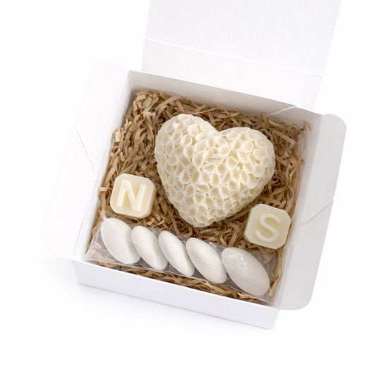 CANDELA CUORE FIORITO 7CM X 5,5 CON INIZIALI